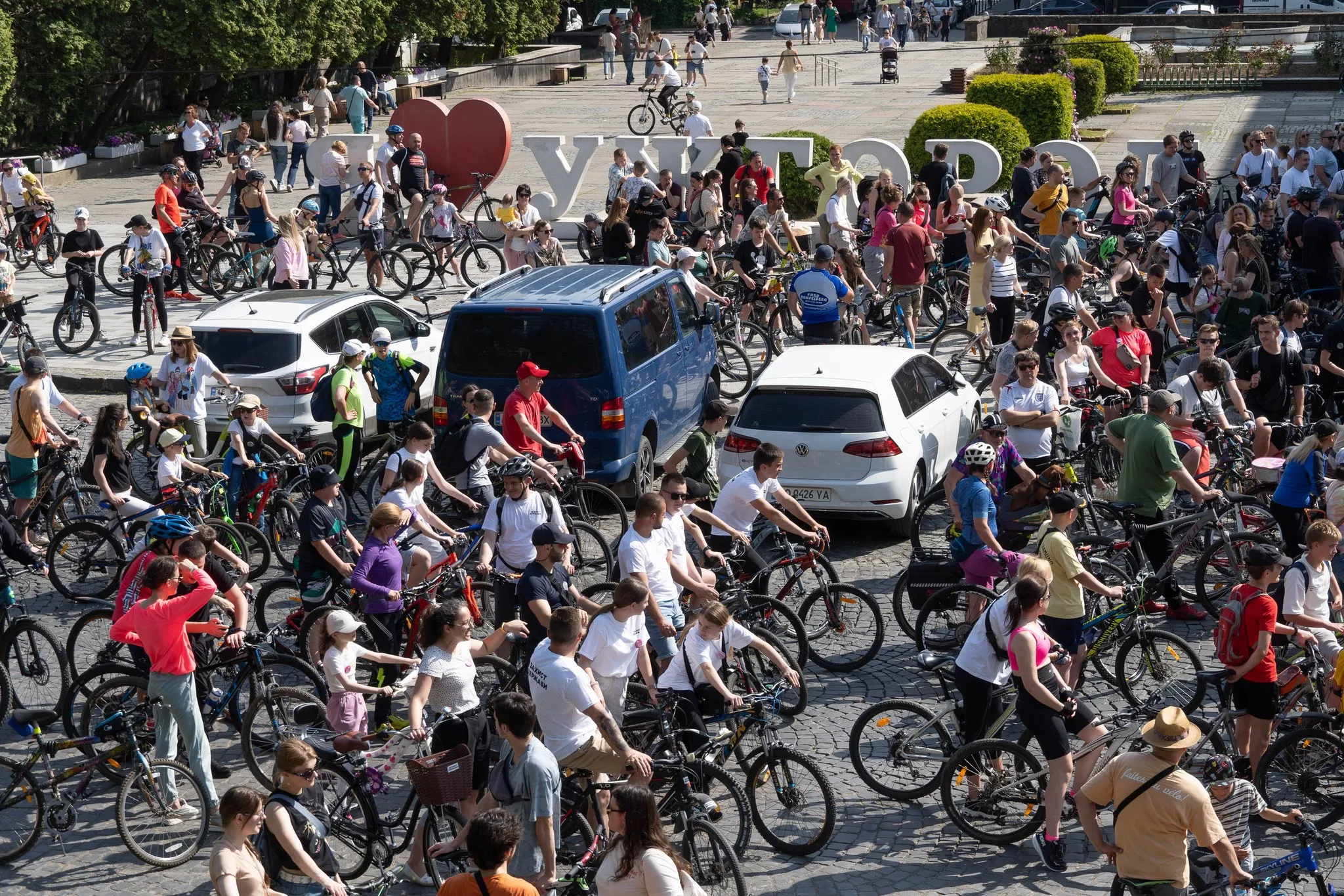 Понад 1500 ужгородців об’єдналися у благодійному велозаїзді “Big City Ride” на підтримку ЗСУ