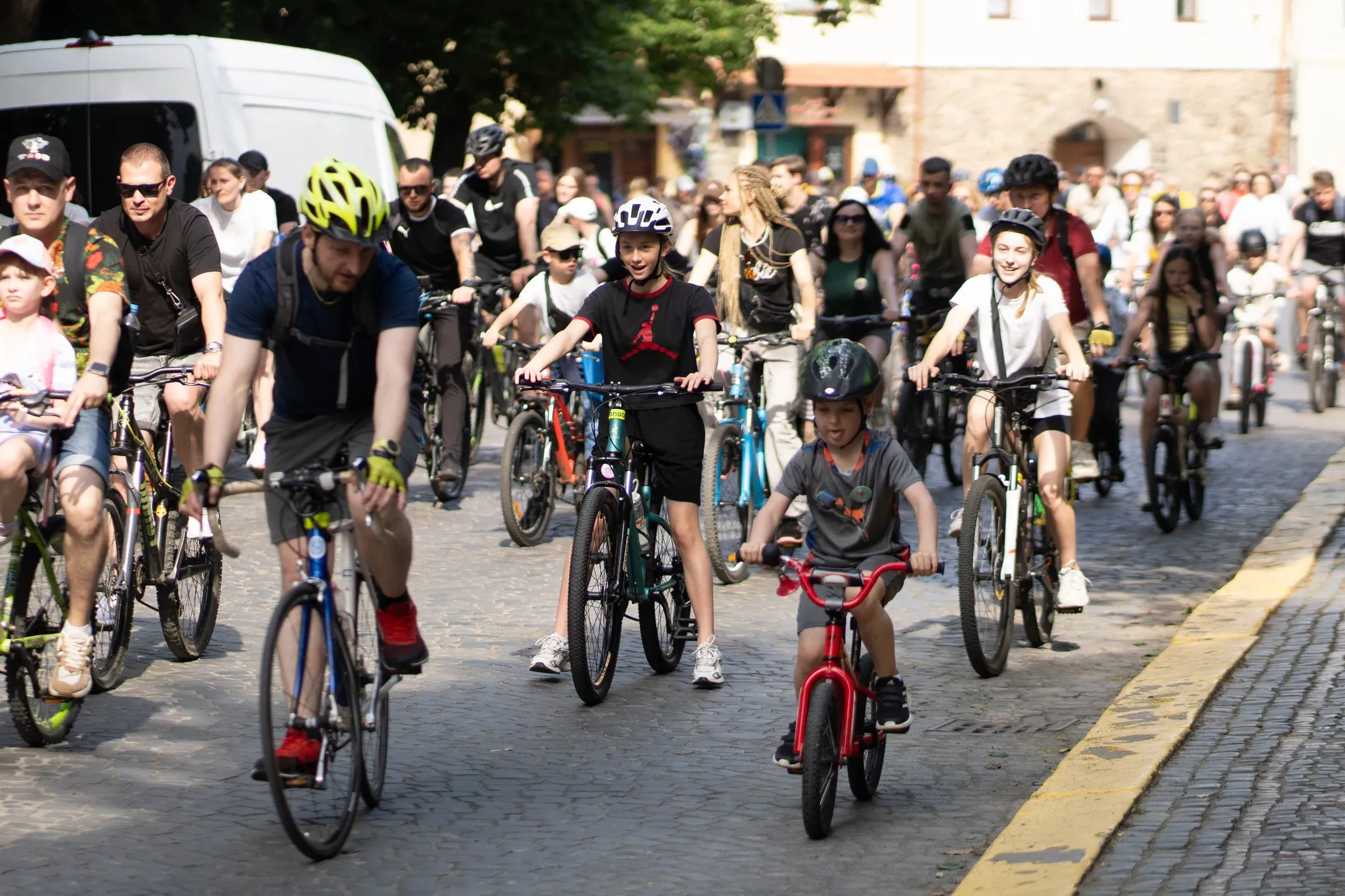 Понад 1500 ужгородців об’єдналися у благодійному велозаїзді “Big City Ride” на підтримку ЗСУ