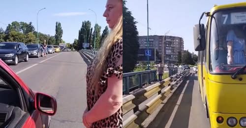 Подружжя волонтерки та військового зупиняють рух на транспортному ...