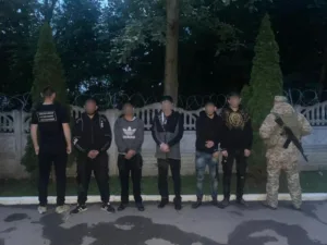 Біля Ужгорода затримали групу чоловіків, які намагалися незаконно перетнути кордон: серед них – неповнолітній організатор