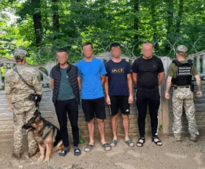 Чопські прикордонники затримали групу чоловіків, які намагалися незаконно перетнути кордон біля Ужгорода