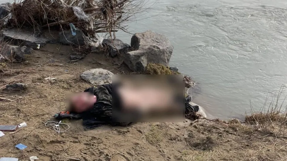 В Ужгороді виявили тіло чоловіка у штучному каналі В Ужгороді виявили тіло чоловіка у штучному каналі