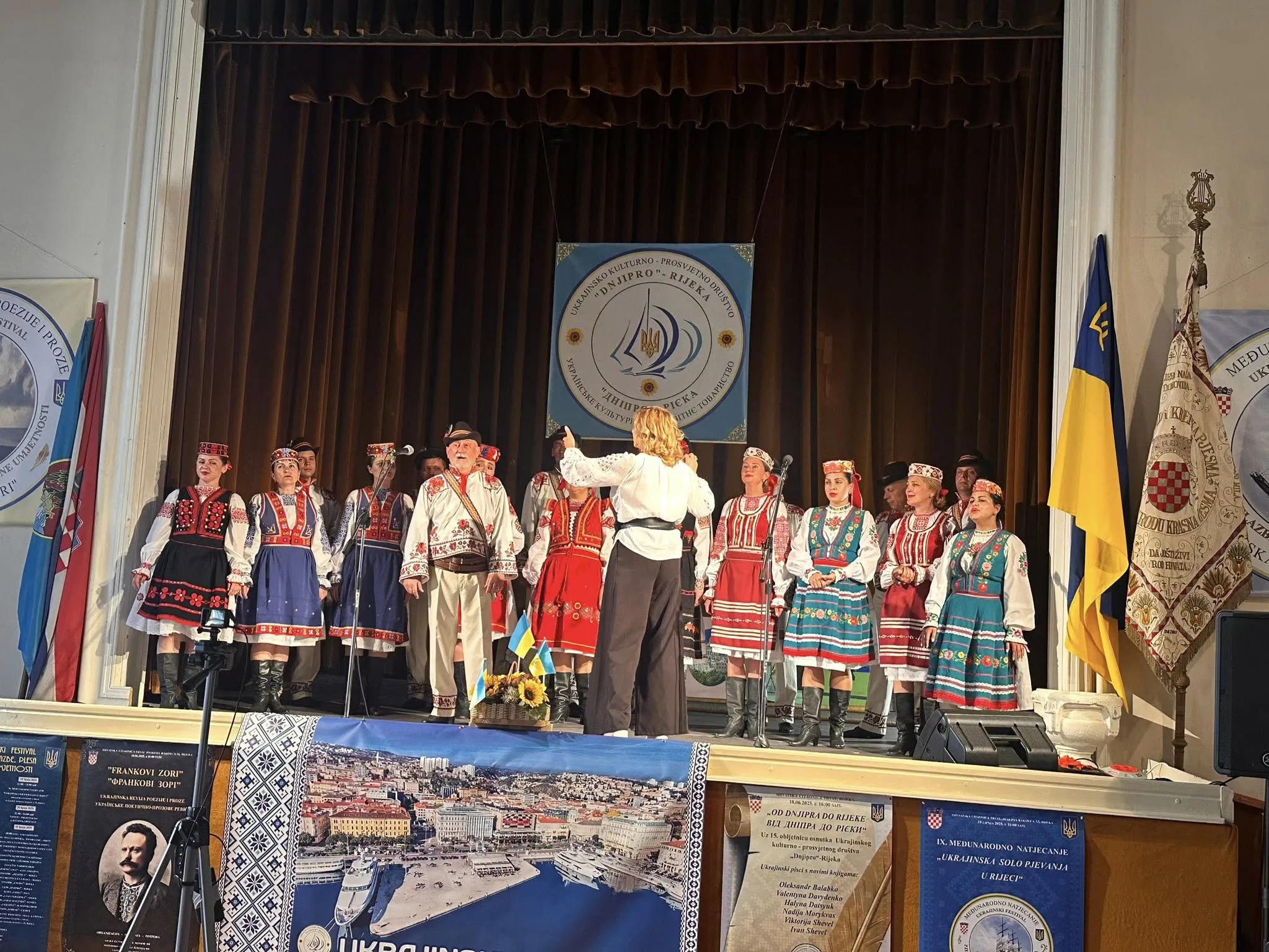 Тріумфальні гастролі Закарпатського народного хору в Хорватії: місія культурної дипломатії