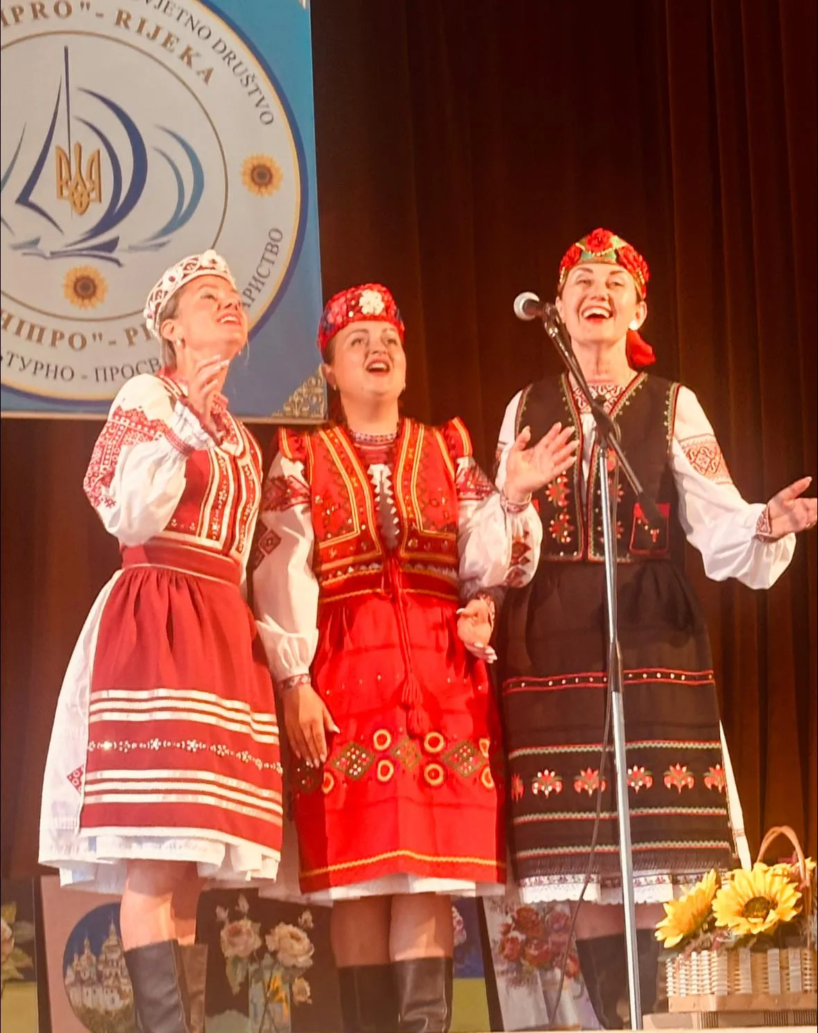 Тріумфальні гастролі Закарпатського народного хору в Хорватії: місія культурної дипломатії