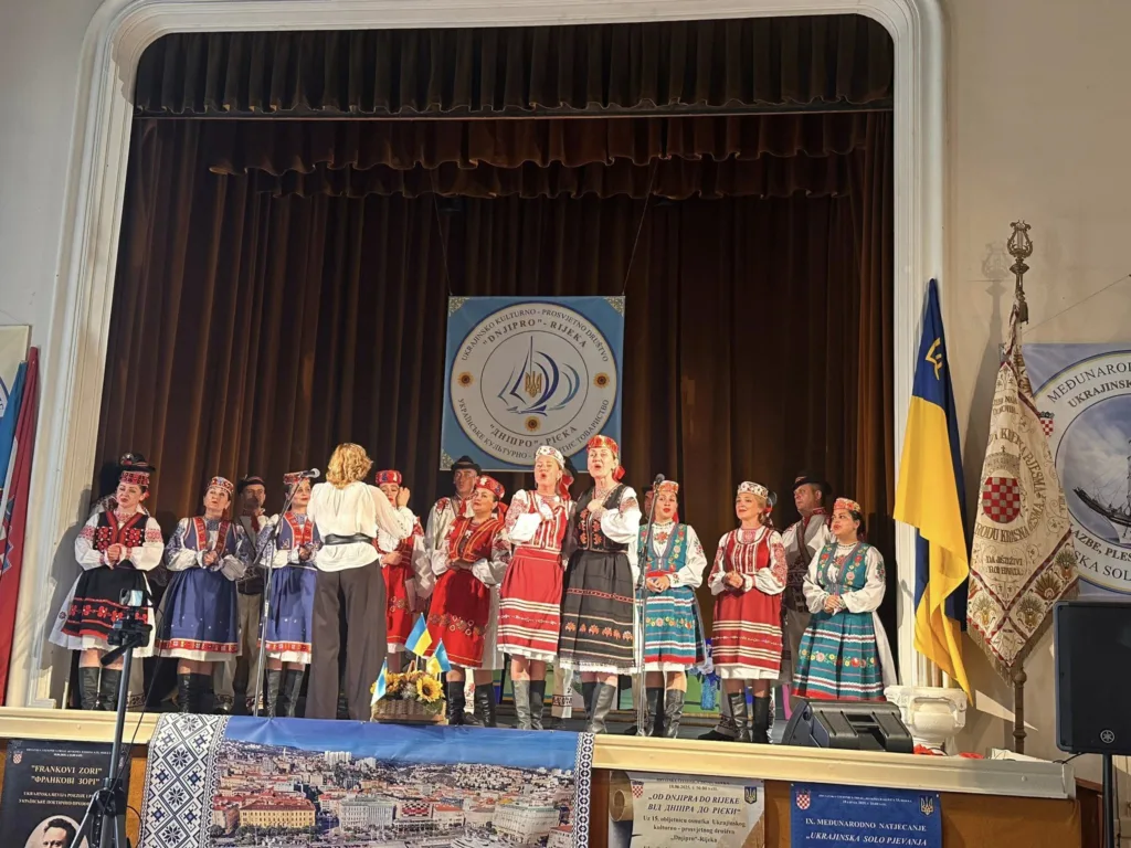 Тріумфальні гастролі Закарпатського народного хору в Хорватії: місія культурної дипломатії Тріумфальні гастролі Закарпатського народного хору в Хорватії: місія культурної дипломатії