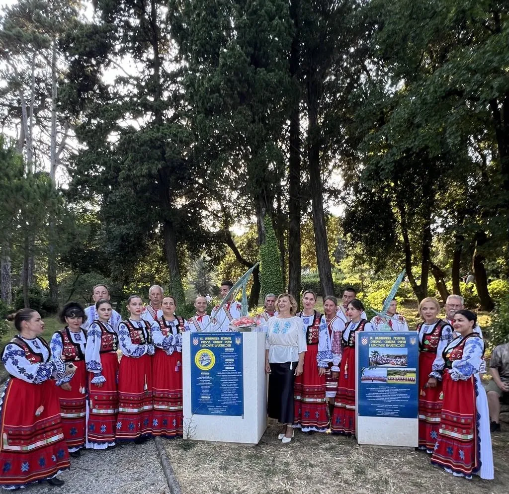 Тріумфальні гастролі Закарпатського народного хору в Хорватії: місія культурної дипломатії