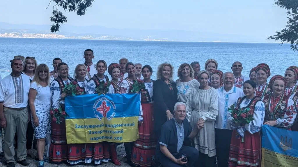 Тріумфальні гастролі Закарпатського народного хору в Хорватії: місія культурної дипломатії