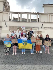 В Ужгороді вшанували пам’ять жертв теракту в Оленівці під час акції на підтримку полонених