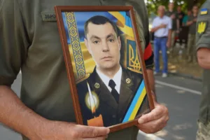 Ужгород попрощався із полеглим захисником Олександром Карповим