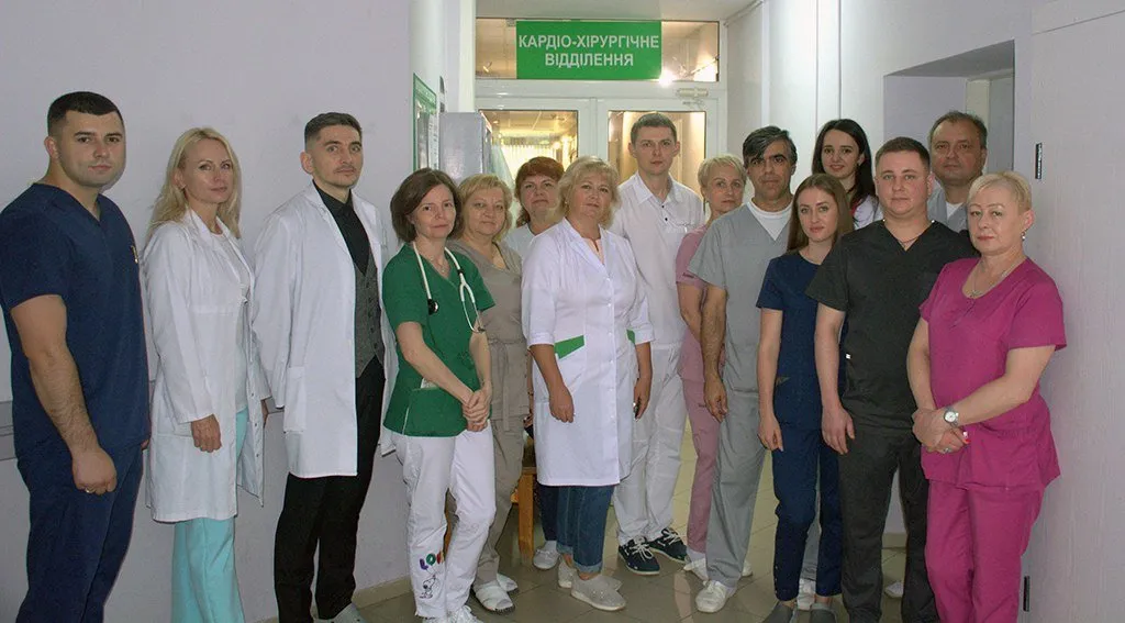 У Закарпатському кардіоцентрі врятували життя пацієнта з ножовим пораненням серця