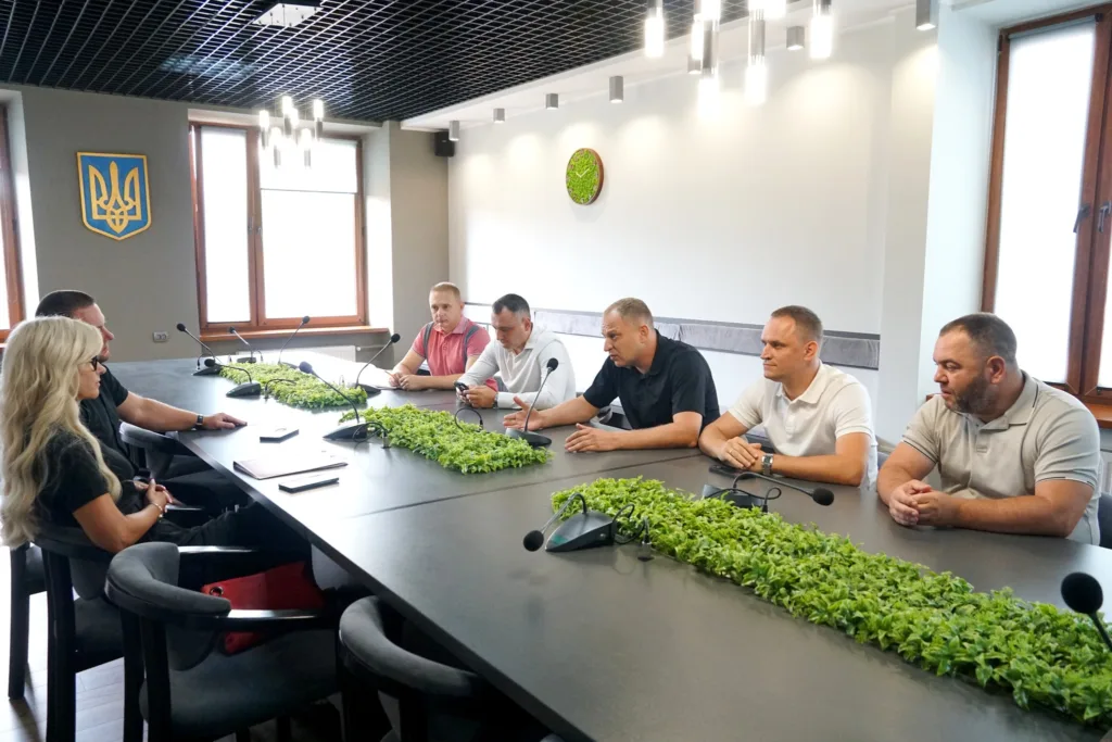 В Ужгороді обговорили інцидент з вивезенням сміття: працівника «АВЕ Ужгород» звільнено В Ужгороді обговорили інцидент з вивезенням сміття: працівника «АВЕ Ужгород» звільнено