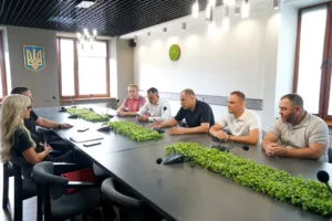 В Ужгороді обговорили інцидент з вивезенням сміття: працівника «АВЕ Ужгород» звільнено