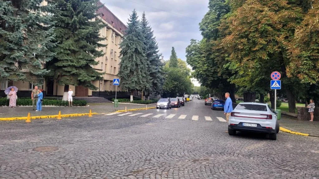Щоденна хвилина мовчання в Ужгороді: пам’ять як обов’язок та сила єдності