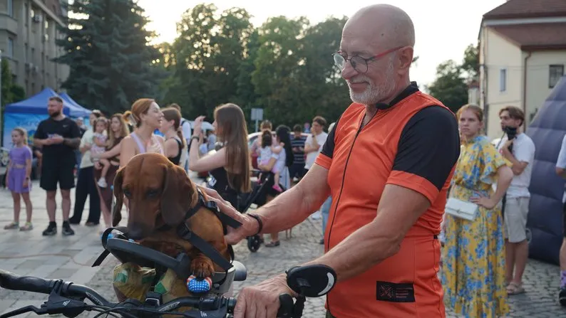 В Ужгороді відбувся перший благодійний забіг “Uzhhorod Puppy Race”: зібрано понад 6 тисяч гривень для притулку “Барбос”