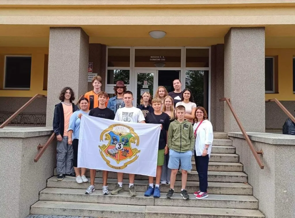 Учні Ужгородського ліцею №3 вирушили на відпочинок до Чехії після перемоги в олімпіаді з чеської мови Учні Ужгородського ліцею №3 вирушили на відпочинок до Чехії після перемоги в олімпіаді з чеської мови