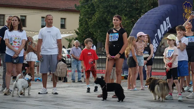 В Ужгороді відбувся перший благодійний забіг “Uzhhorod Puppy Race”: зібрано понад 6 тисяч гривень для притулку “Барбос”