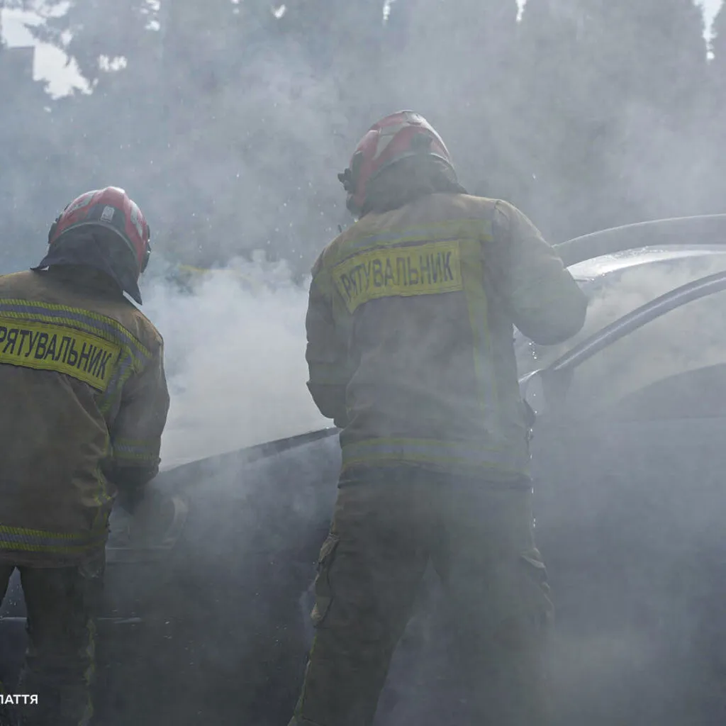 В Ужгороді на вулиці Олександра Блистіва загорівся автомобіль Volkswagen Jetta