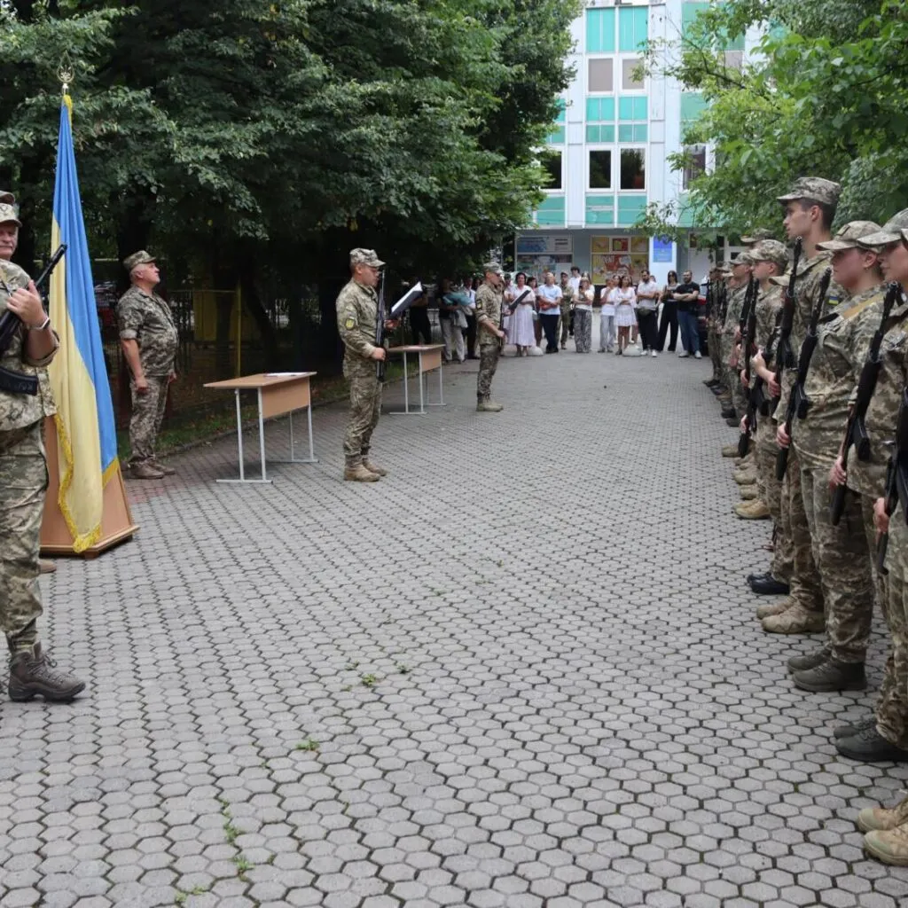 Урочиста Присяга в УжНУ: Нові Офіцери Запасу Присягнули Україні