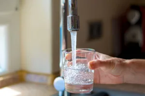 Неприємний запах води в Ужгороді: “Водоканал” пояснює та обіцяє покращення
