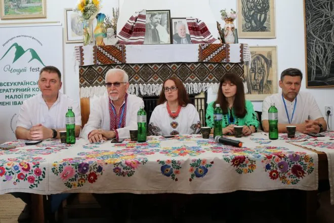 Частинажурі конкурсу І. Трещак, С. Кіраль, Р. Жаркова, О. Деркачова, П. Вольвач
