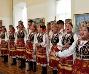 В Ужгороді відкрили виставку Тараса Данилича «Традиції на полотні»