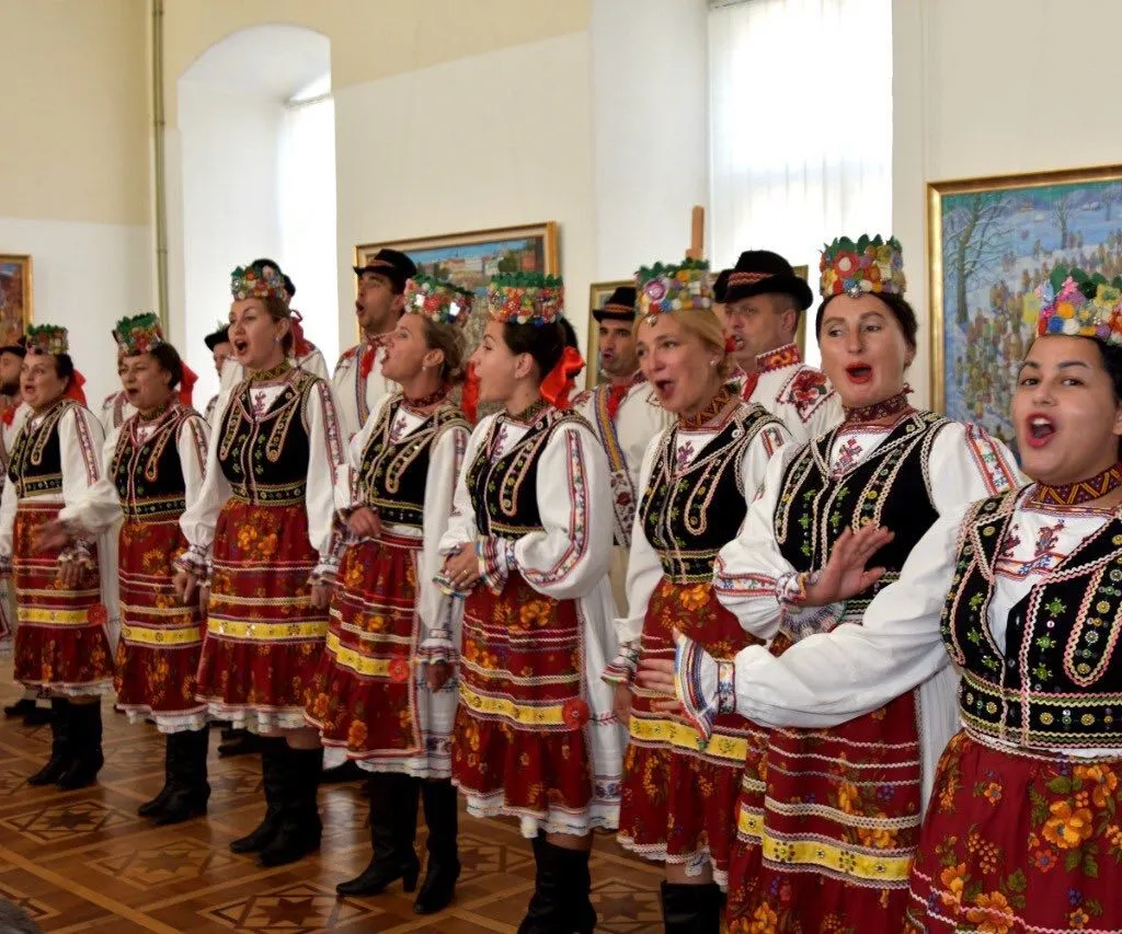 В Ужгороді відкрили виставку Тараса Данилича «Традиції на полотні»