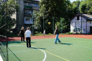 В Ужгороді завершують облаштування сучасного спортмайданчика: коли чекати на відкриття