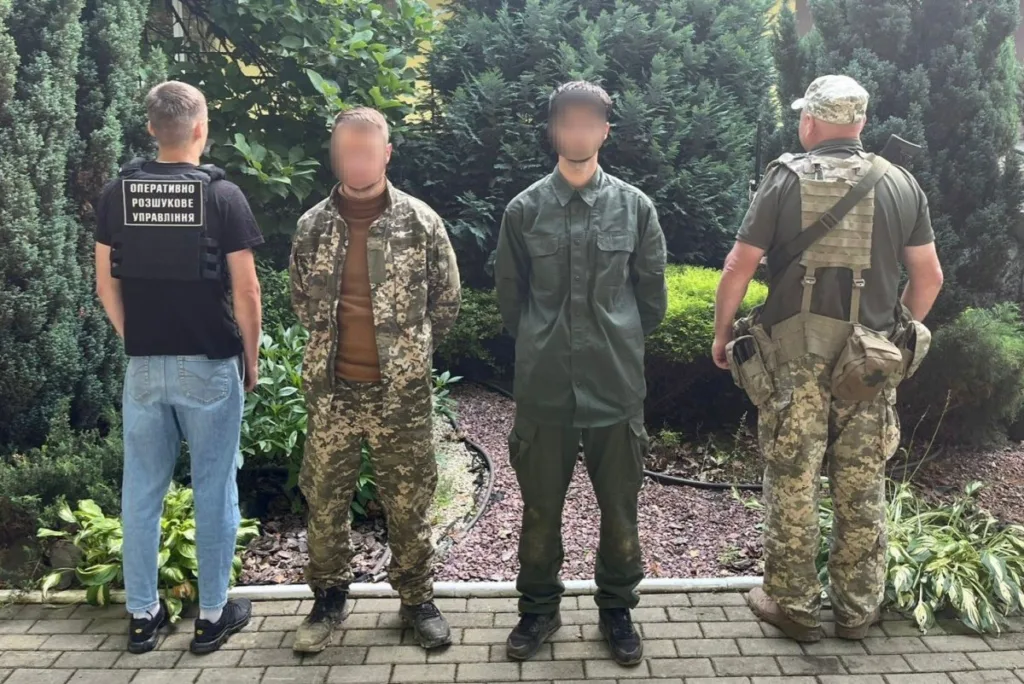Затримання ухилянтів в Ужгороді: чоловіки вбрались у форму залізничників, щоб перетнути кордон Затримання ухилянтів в Ужгороді: чоловіки вбрались у форму залізничників, щоб перетнути кордон