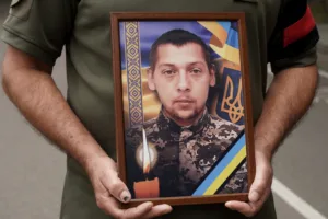 Прощання з героєм: Ужгород оплакує свого захисника Дениса Виднянського