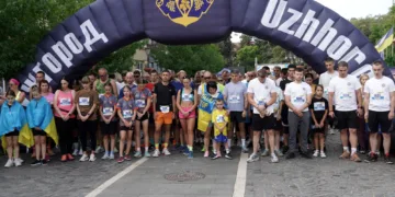 Ужгород вшановує героїв: тисячі українців об’єдналися у забігу «Шаную Воїнів, біжу за Героїв України»