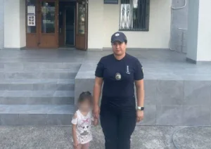 В Ужгороді поліція виявила дитину без нагляду та затримала нетверезу матір