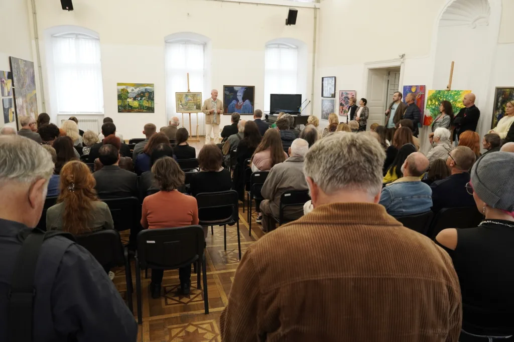 Феєрія творчості в Ужгороді: Напередодні Дня художника відкрилися дві масштабні виставки, що оспівують незламність духу Феєрія творчості в Ужгороді: Напередодні Дня художника відкрилися дві масштабні виставки, що оспівують незламність духу