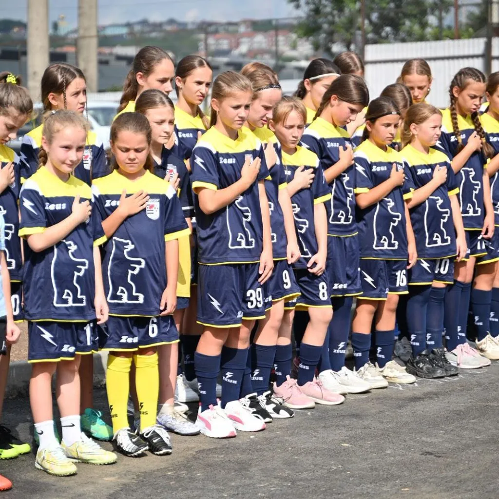 Новий багатофункціональний спортивний комплекс європейського рівня відкрився в Ужгородському науковому ліцеї