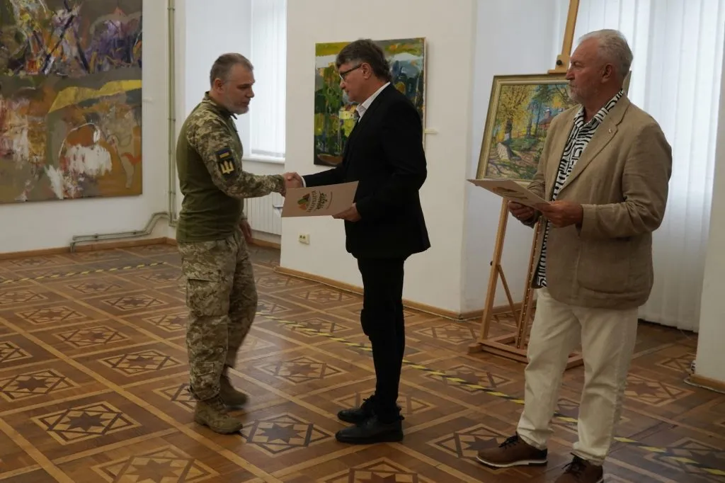 Феєрія Фарб та Незламності: Мистецькі Події в Ужгороді Напередодні Дня Художника