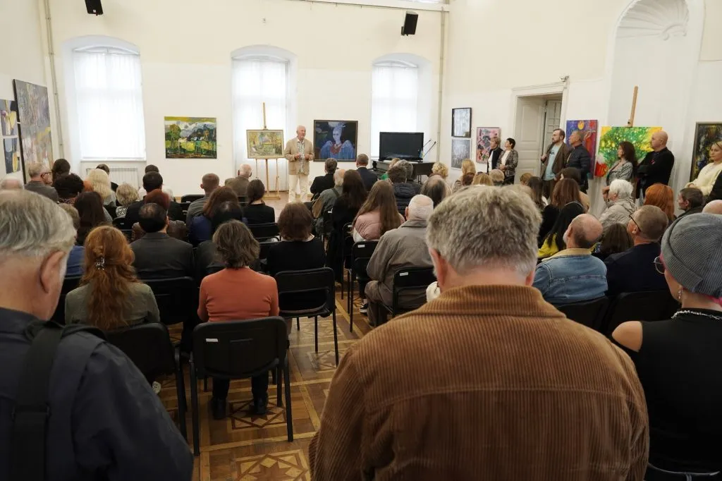 Феєрія Фарб та Незламності: Мистецькі Події в Ужгороді Напередодні Дня Художника