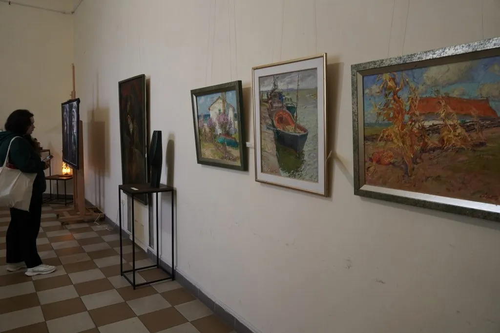 Феєрія Фарб та Незламності: Мистецькі Події в Ужгороді Напередодні Дня Художника