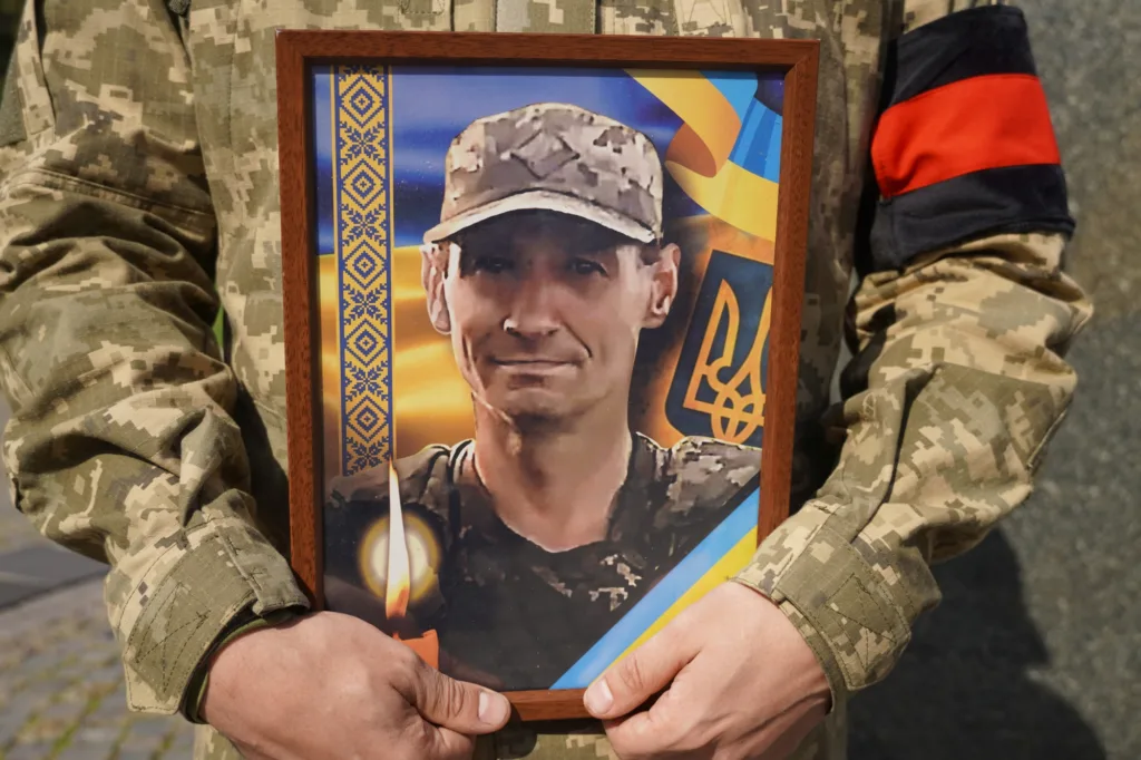 Ужгород провів в останню путь захисника Сергія Златєва, який помер після поранення Ужгород провів в останню путь захисника Сергія Златєва, який помер після поранення