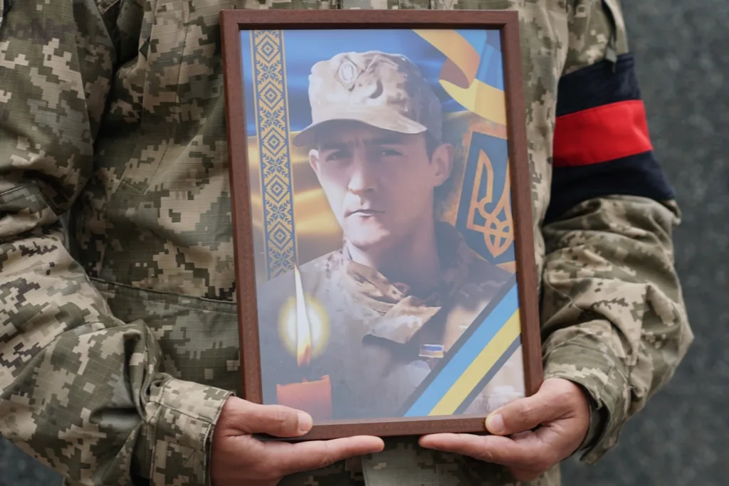 Ужгород попрощався із захисником: В’ячеслава Бека провели в останню путь