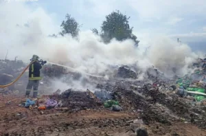 Пожежі на полігоні в Барвінку та в Ужгороді: Рятувальники борються із займаннями