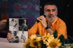 Сенсаційна відмова: Відомий фотограф Михайло Дорогович публічно звинуватив владу Ужгорода у руйнуванні міста та демонстративно відмовився від нагороди