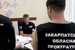 Посадовця Ужгородської міськради та підрядника підозрюють у розкраданні понад 1,7 млн грн