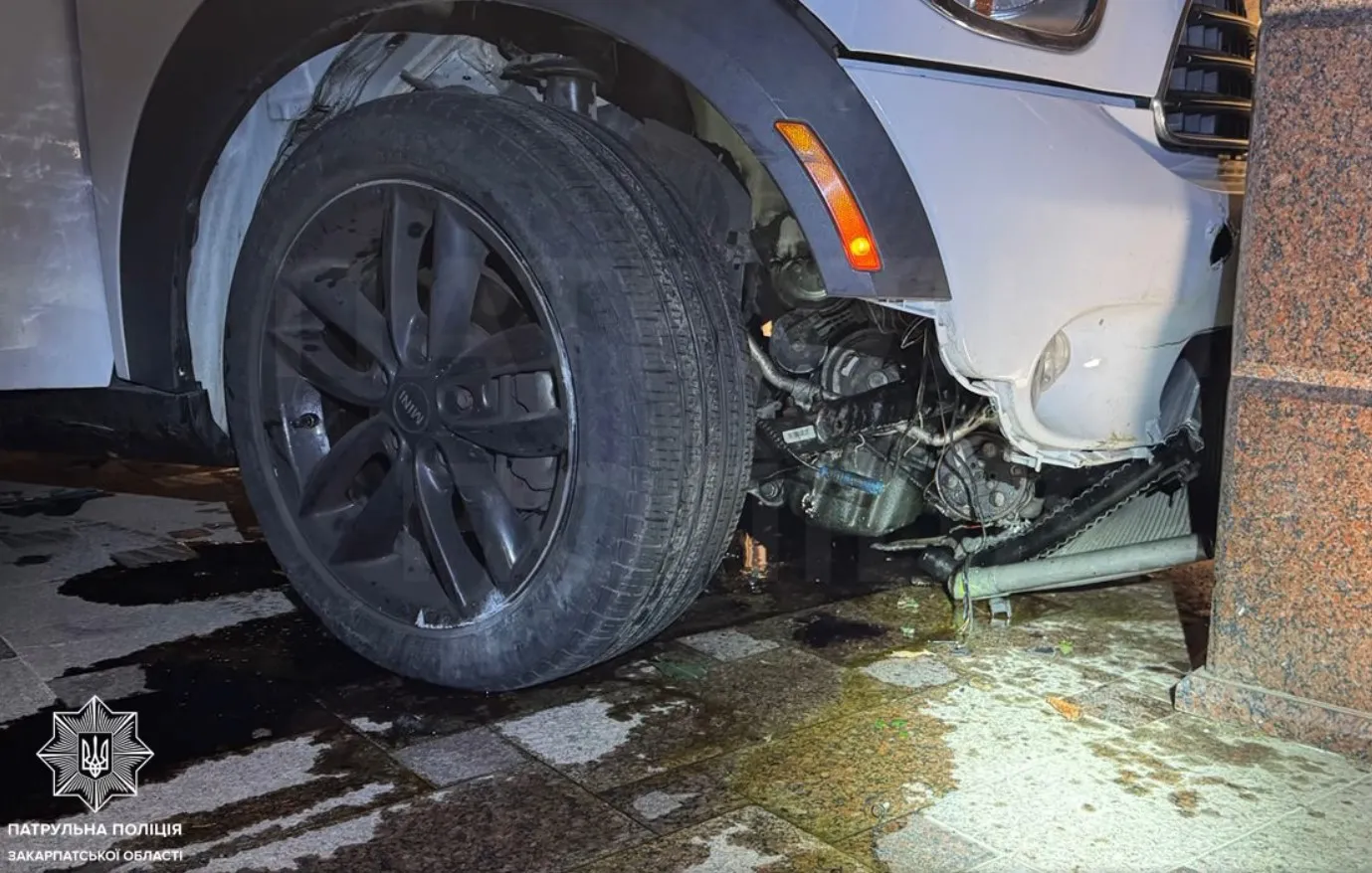 В Ужгороді поліція затримала водія, який намагався втекти після ДТП