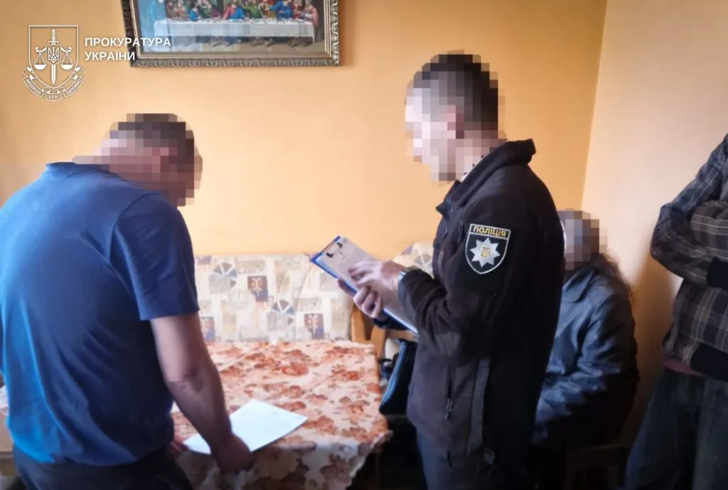 В Ужгороді викрито схему продажу фіктивних іспитів на права: Про підозру повідомлено трьом працівникам автошколи В Ужгороді викрито схему продажу фіктивних іспитів на права: Про підозру повідомлено трьом працівникам автошколи