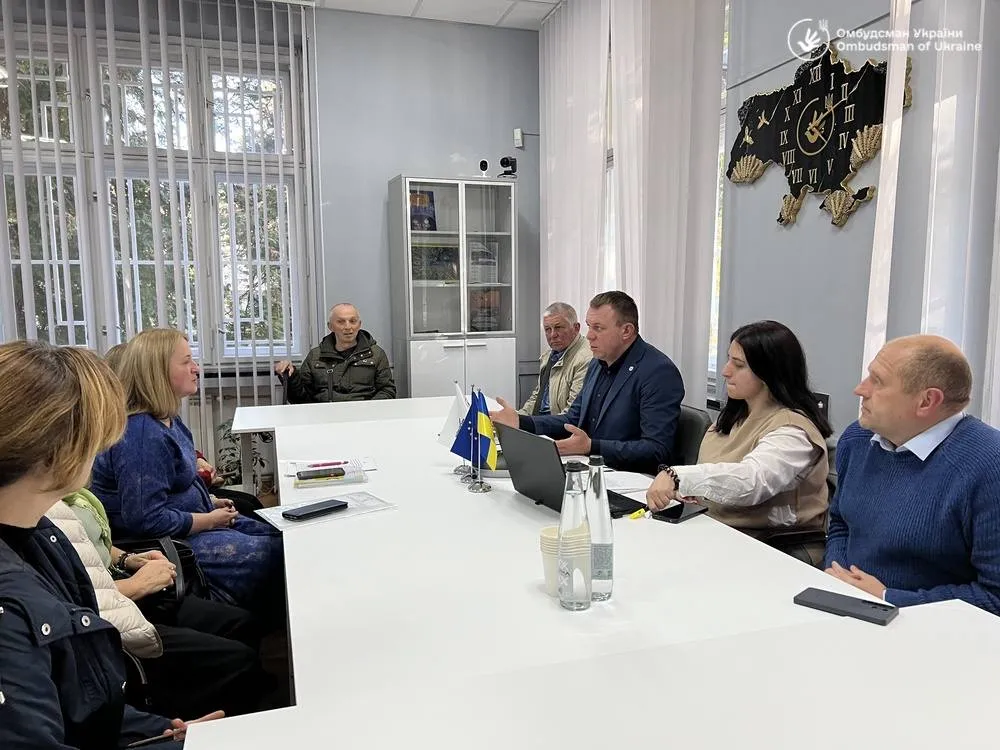 Омбудсман взяв під контроль права переселенців в Ужгороді: ВПО скаржаться на тиск щодо виселення