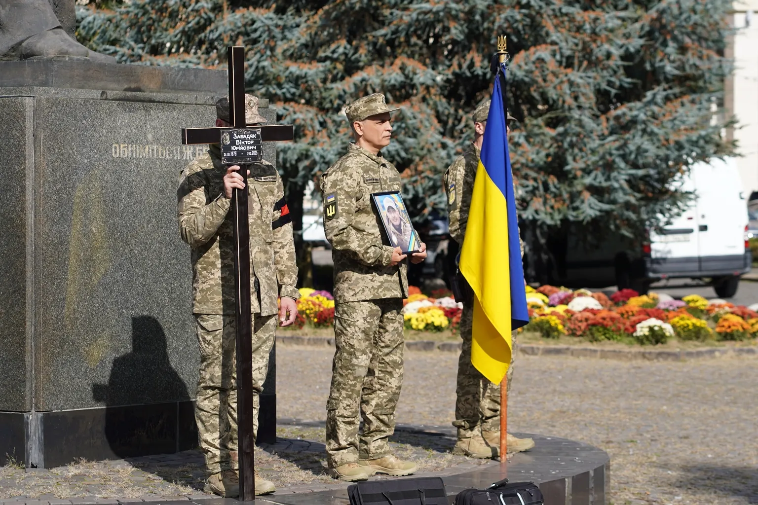 Ужгород провів в останню путь Захисника — старшого сержанта Віктора Завадяка