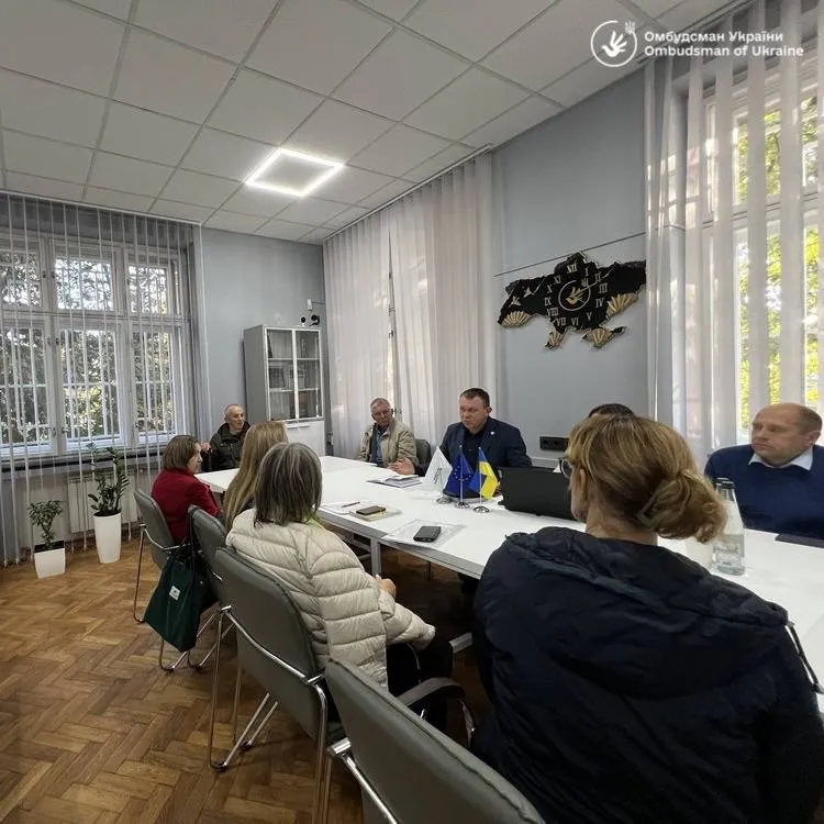 Омбудсман взяв під контроль права переселенців в Ужгороді: ВПО скаржаться на тиск щодо виселення