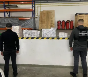 Спроба контрабанди в «Ужгороді»: Прикордонники вилучили 1850 пачок сигарет у схованці авто