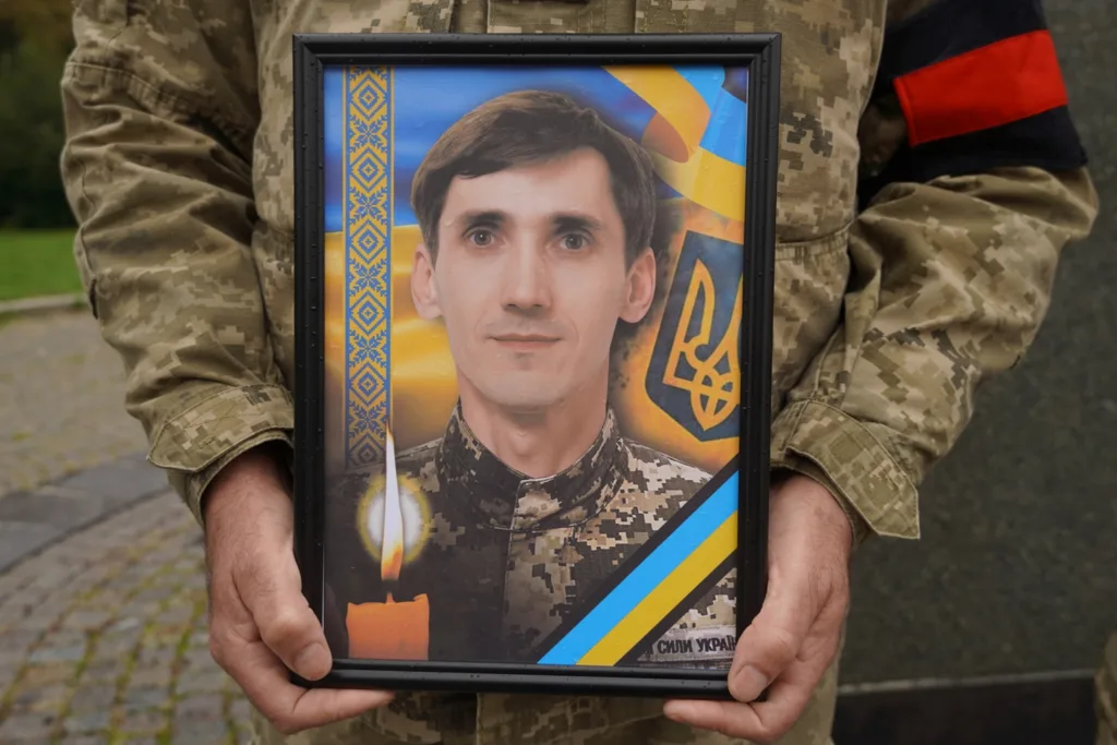 Ужгород попрощався із захисником: Солдат Сергій Вдовиченко назавжди повернувся додому Ужгород попрощався із захисником: Солдат Сергій Вдовиченко назавжди повернувся додому