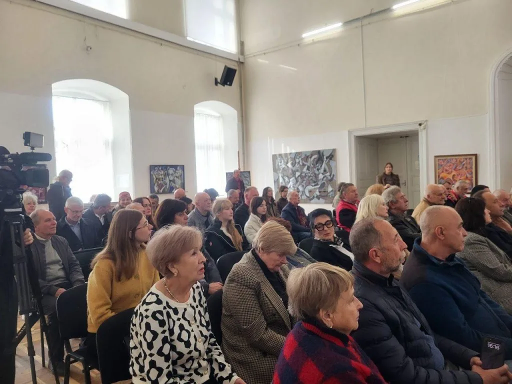 «Творити, споглядаючи Боже творіння»: В Ужгороді відкрилася виставка заслуженого художника Петра Фелдеші