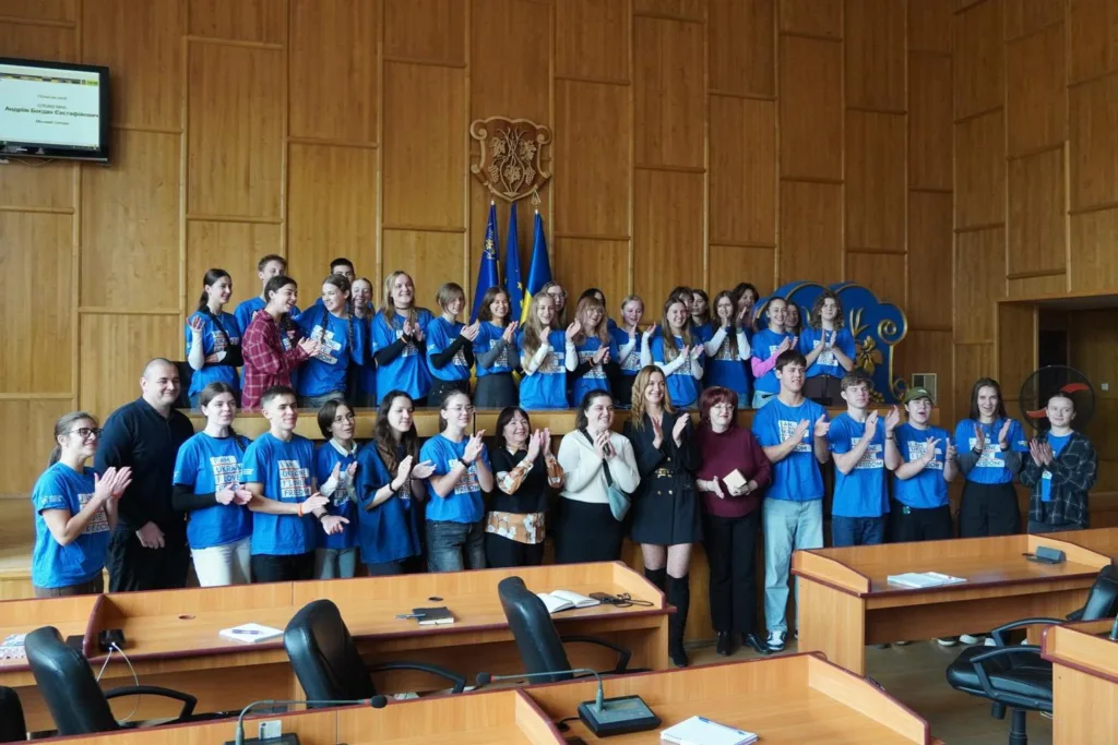 В Ужгороді стартувала нова навчальна програма Української академії лідерства: 35 студентів із 16 регіонів завітали до міськради В Ужгороді стартувала нова навчальна програма Української академії лідерства: 35 студентів із 16 регіонів завітали до міськради